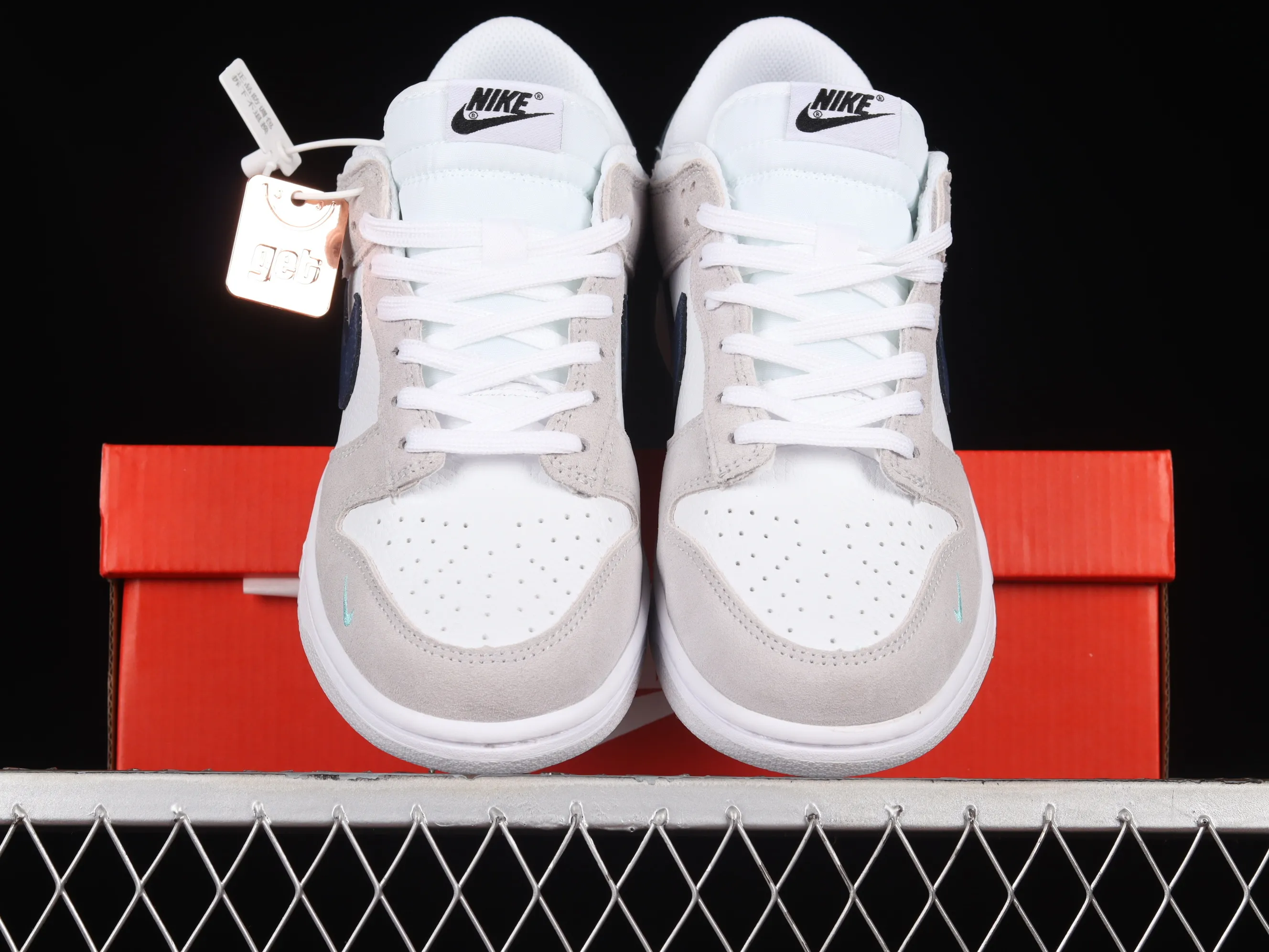 All categories Nk SB Dunk series Nk SB Dunk Low low-top sneakers cost-effective version Nk SB Dunk Low black and white blue SB low-top sports and leisure sneakers FJ4227-001